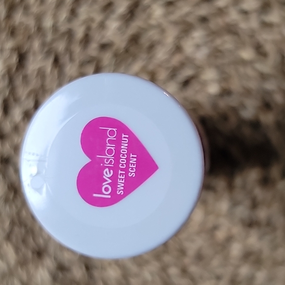 REVOLUTION LOVE ISLAND LIQUID LAVA. - Picture 3 of 4